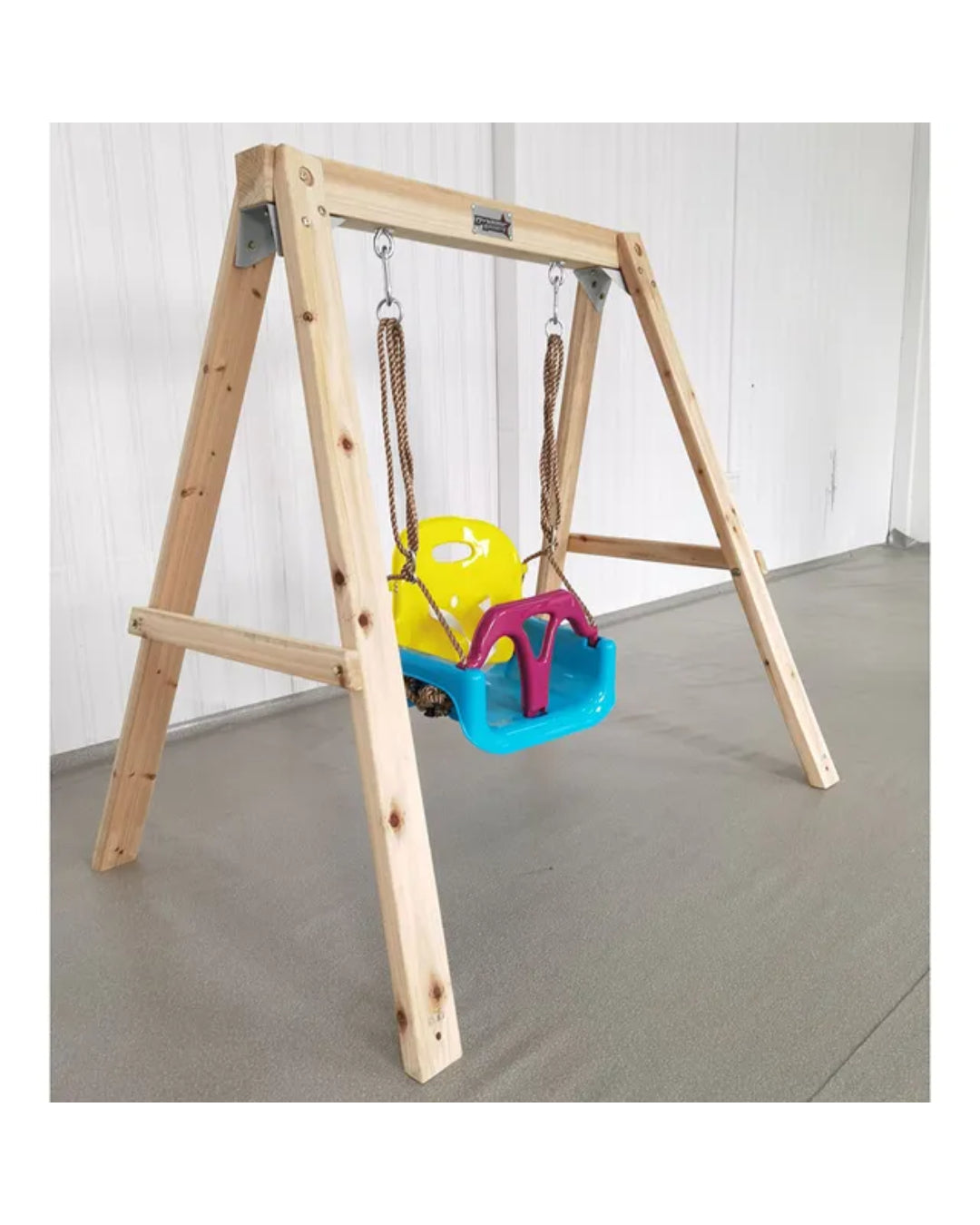GiraffeWoodenSwingSet_aleemaz.com  GiraffeWoodenSwingSet_aleemaz.com